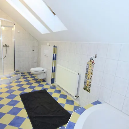 Apartment In Near Lift